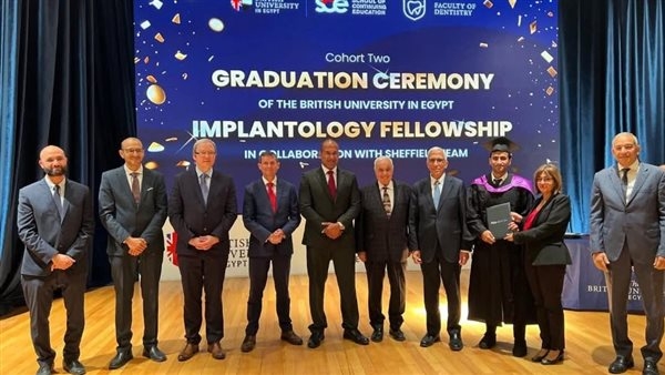 الجامعة البريطانية تحتفل بتخرج الدفعة الثانية من برنامج زمالة زراعة الأسنان