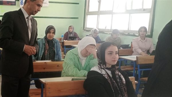 وكيل تعليم كفر الشيخ يتابع امتحانات الفصل الدراسي الثاني لصفوف النقل بالمرحلة الثانوية