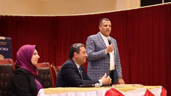 157 لجنة.. محافظ دمياط يلتقي رؤساء لجان الشهادة الإعدادية في دمياط