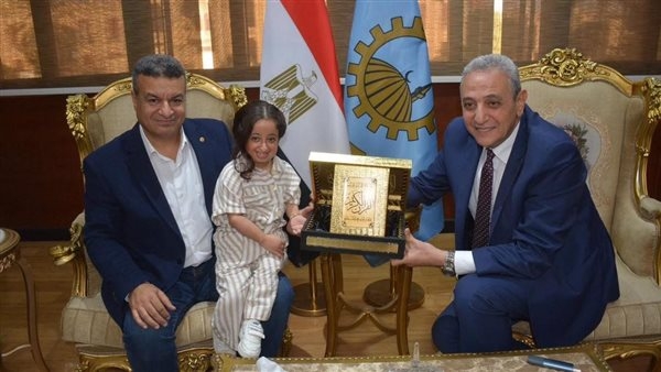 محافظ الغربية يُشيد بابنة المحافظة «حبيبة» ويهنئها لمشاركتها في احتفالية «أسرتي.. قوتي».. صور