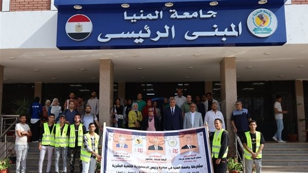 9 عيادات طبية و3 ندوات توعوية بقافلة جامعة المنيا بملوي.. صور
