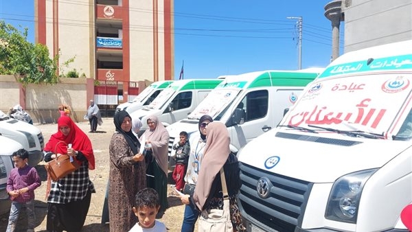 الكشف الطبي بالمجان على 1460 مواطنا في قافلة طبية بدمياط