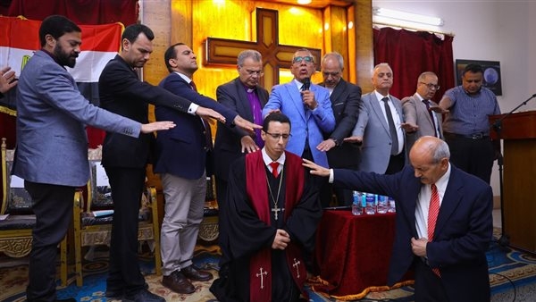 رئيس الطائفة الإنجيلية بمصر يشهد حفل تنصيب القس مينا جدعون راعيًا للكنيسة الإنجيلية بدشنا