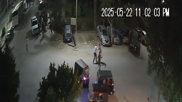 لحظة تقطيع جسد شاب على يد مسجل خطر ونجله في حلوان
