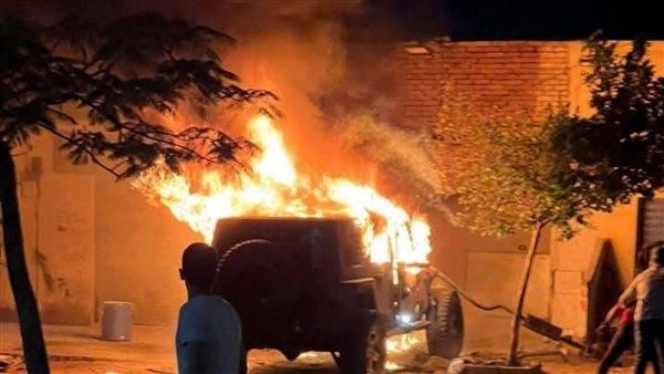 إخماد حريق في سيارة ملاكي بحلوان دون إصابات