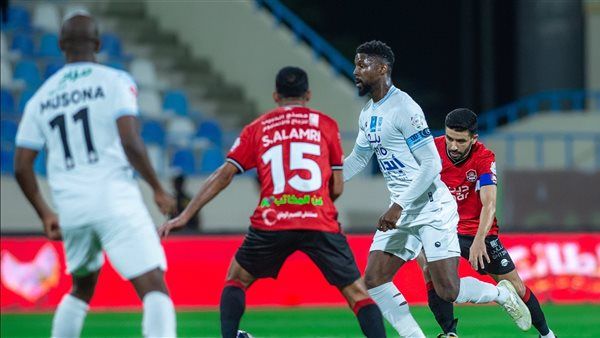 الأخدود ينتزع فوزًا من الرائد ويُبقي على آماله في البقاء بالدوري السعودي