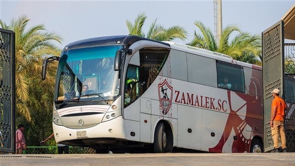 حافلة الزمالك تصل استاد الكلية الحربية لمواجهة بتروجت