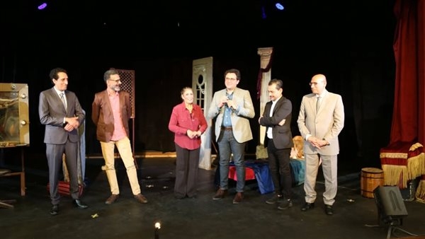 وزير الثقافة يشهد العرض المسرحي 'فريدة' بالأنفوشي ويوجّه بعرضه بقصور الثقافة في المحافظات