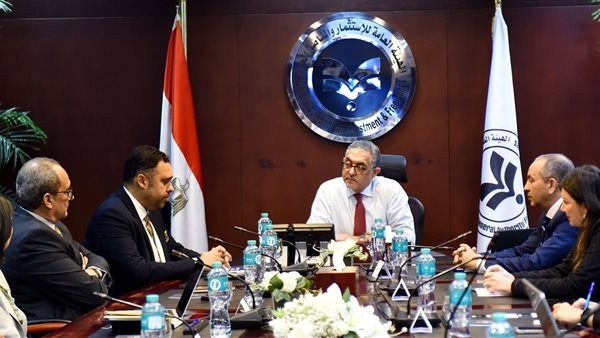رئيس هيئة الاستثمار يبحث إنشاء مصنع لمنتجات التقاط الكربون