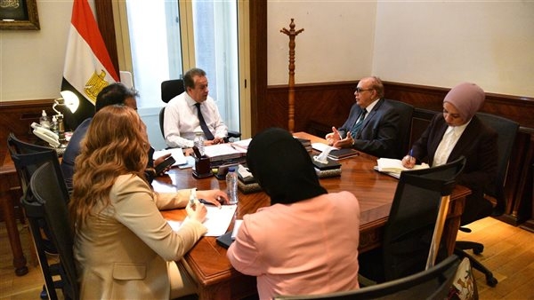 وزير الصحة يبحث الالتحاق بمسارات التعليم التخصصي والدراسات العليا للأطباء