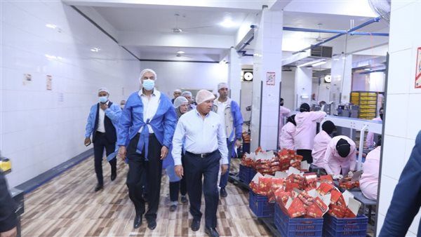 خلال زيارته لسوهاج.. وزير الصناعة يفتتح عددا من المشروعات ضمن برنامج تنمية الصعيد