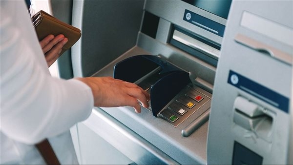 بعد قرار البنك المركزي.. الحد الأقصى للسحب اليومي من البنوك وماكينات الـATM