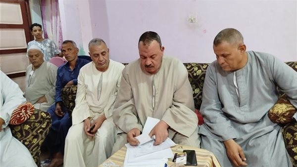 إنهاء خصومة ثأرية بين عائلتين بقرية في الفيوم.. صور
