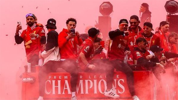 ليفربول يشعل شوارع المدينة باحتفالات التتويج التاريخي باللقب العشرين.. شاهد