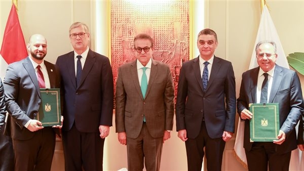 "عبدالغفار" يشهد توقيع بروتوكول لدعم الصناعة الطبية وتوطين التكنولوجيا الصحية