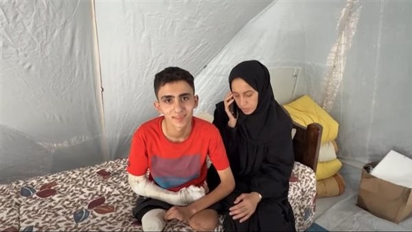 أحمد الغلبان.. بترت ساقاه في هجوم إسرائيلي غادر وفقد شقيقه التوأم