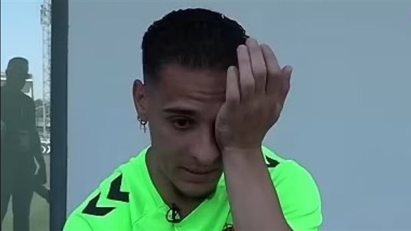 أنتوني ينفجر باكيًا: لم آكل شيئًا بالأيام أظل محبوسًا بغرفتي في مانشستر يونايتد