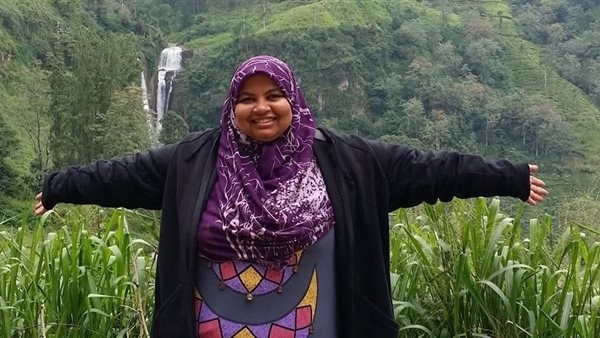 شابة مصرية تشق طريقها بين معادلات التكنولوجيا وعشق الترحال