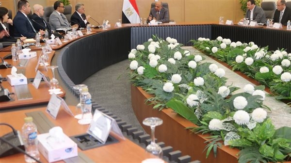 وزير الكهرباء يسلم شهادات تأهيل 4 مشروعات لإنتاج الطاقة المتجددة وبيعها لمستهلكين صناعيين