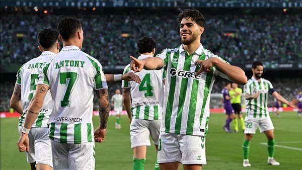 ريال بيتيس بقوته الهجومية ضد تشيلسي في نهائي دوري المؤتمر الأوروبي
