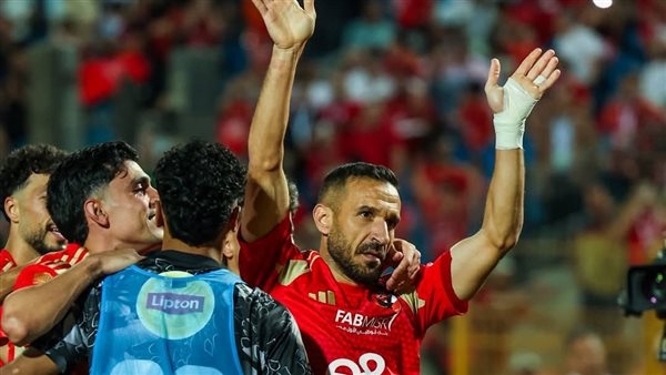 علي معلول يودع جماهير الأهلي بالدموع