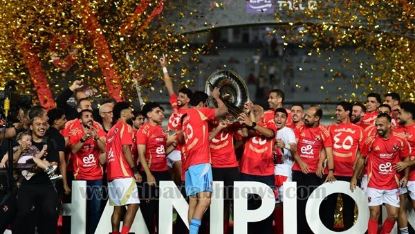 احتفالات الجماهير بتتويج الأهلي بلقب الدوري للمرة 45 في تاريخه