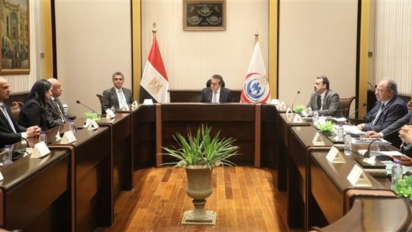 وزير الصحة يبحث مع "سترايكر" تعزيز التعاون في تقنيات الذكاء الاصطناعي والجراحة الروبوتية