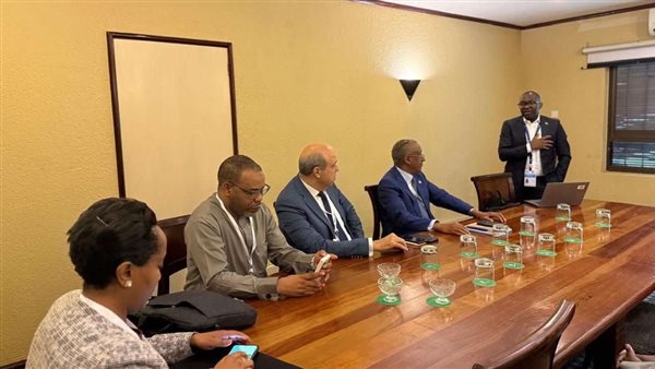 وزير الطيران يبحث مع مسئولي شركة بوينج تعزيز التعاون في السلامة الجوية
