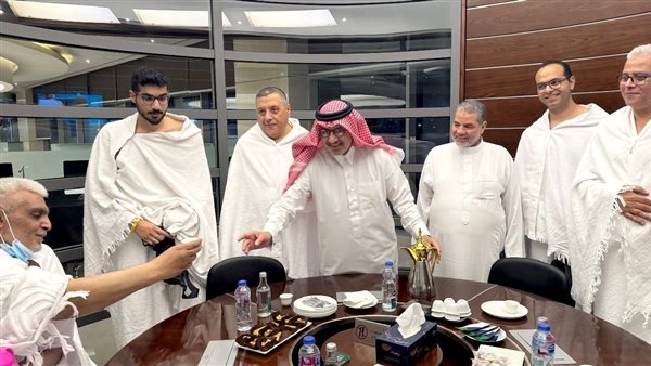 السفير السعودي بالقاهرة يودّع الدفعة الأولى من حجاج "الضيافة" المصريين