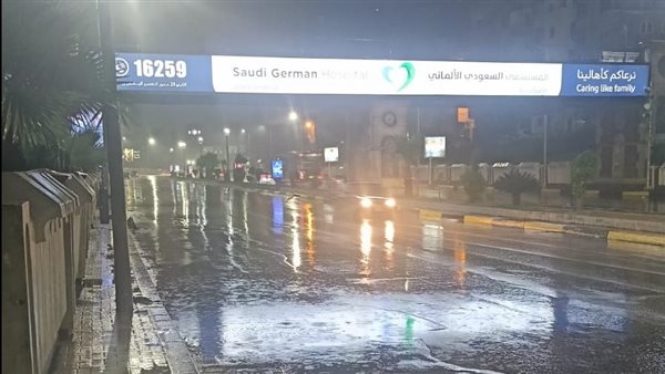 رعد وبرق وسقوط أمطار ثلجية في الإسكندرية.. صور
