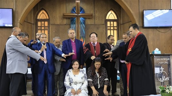 رئيس الطائفة الإنجيلية يشارك في حفل تنصيب ريموند سمعان راعيًا للكنيسة بطهنشا