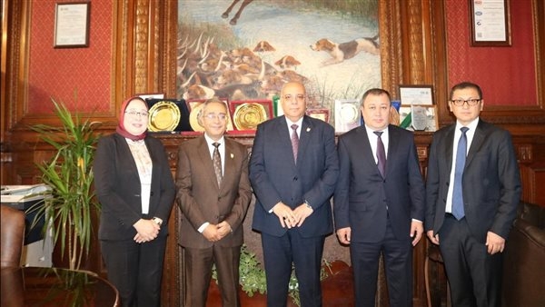 تفاصيل زيارة الوفد الحكومي الأوزبكي لمركز بحوث الصحراء