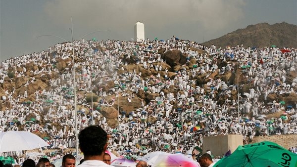 حكم صيام يوم عرفة وعلى من يجوز