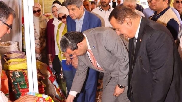 قبيل عيد الأضحى.. افتتاح منفذ لحوم وسلع تموينية بأسعار مخفضة بدمياط "صور"