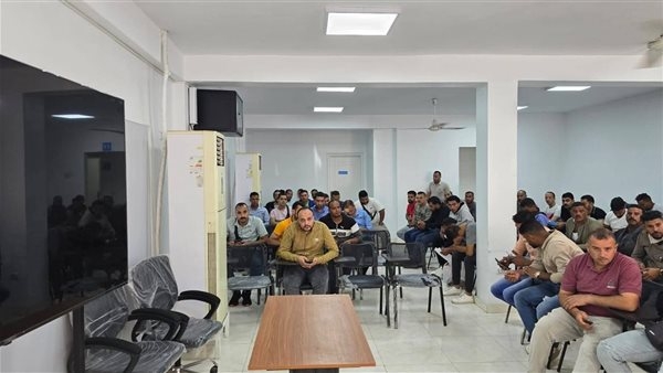 وزير العمل: بدء اختبارات كوادر مصرية للعمل في مجال صناعة الزجاج  بشركة أردنية