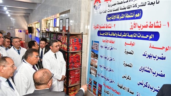 وزير التموين يتابع العمل داخل مطاحن شرق الدلتا في الدقهلية