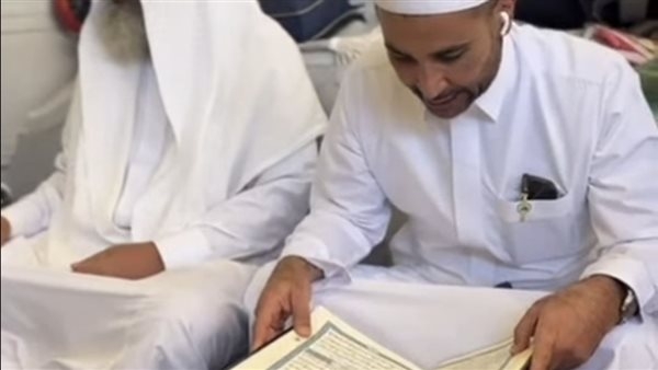 أحمد سعد يرتل القرآن الكريم في المسجد النبوي.. شاهد