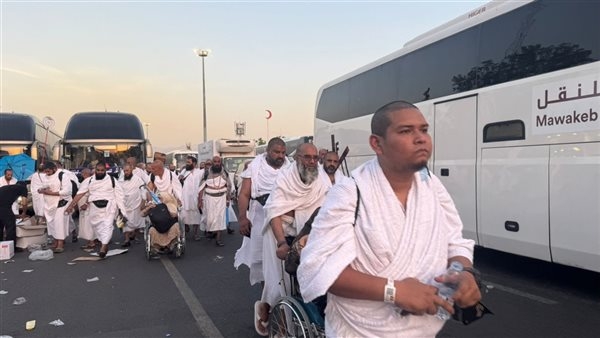 بدء نفرة الحجاج من عرفات إلى المزدلفة للمبيت فيها
