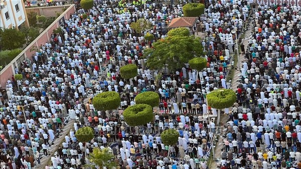 بالصور.. الآلاف ببورسعيد يؤدون صلاة عيد الأضحى بساحة مسجد بورفؤاد الكبير