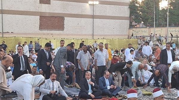 محافظ أسيوط يؤدي صلاة عيد الأضحى المبارك بساحة أرض الملاعب