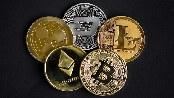 أسعار العملات الرقمية اليوم.. انخفاض في البيتكوين وإيثريوم