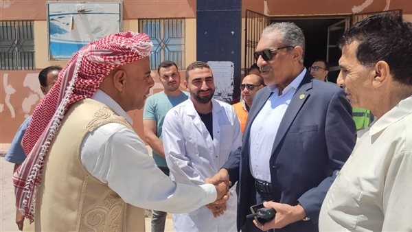 سكرتير عام مطروح يتفقد شوارع مدينة النجيلة ويزور المستشفى المركزي