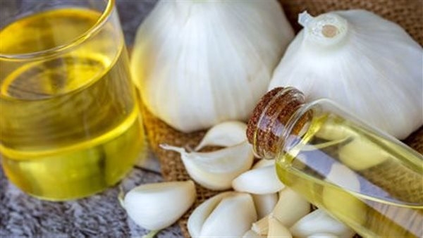 يمنع السرطان ويقلل الكوليسترول في الدم.. أفضل وصفات صحية لاستخدام الثوم للعلاج
