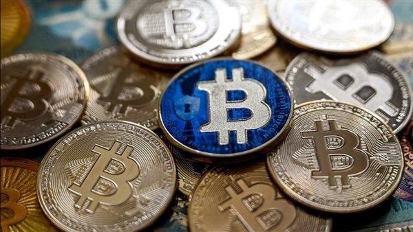 أسعار العملات الرقمية اليوم.. بيتكوين تواصل الهيمنة وسولانا تتألق رغم تراجع السوق