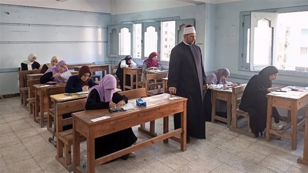 منطقة الإسكندرية الأزهرية تستأنف امتحانات الثانوية الأزهرية بمادة الفيزياء للقسم العلمي
