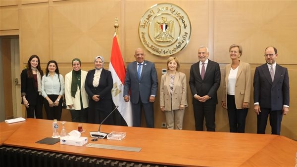 وزير الكهرباء يبحث مع وفد بنك الاستثمار والاتحاد الأوروبيين سبل دعم الشراكة