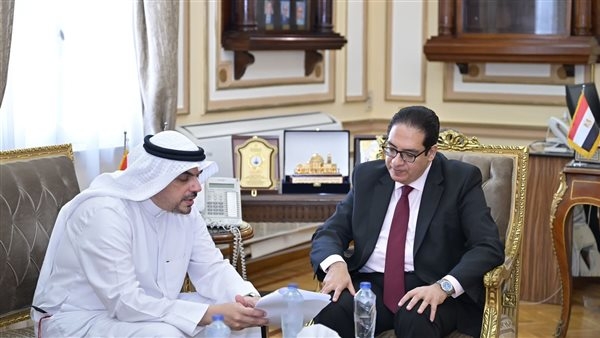 رئيس جامعة القاهرة يستقبل رئيس المكتب الثقافي الكويتي لبحث التعاون ودعم الطلاب الوافدين