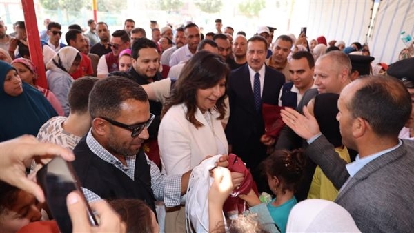 محافظ المنوفية والسفيرة نبيلة مكرم يدشنان القافلة الثانية للتحالف الوطني