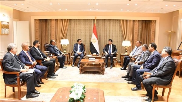 وزير الرياضة يناقش ترتيبات استضافة البطولة الدولية للبادل