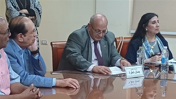 التماسك والالتفاف حول القيادة السياسية والوحدة الوطنية بمائدة مستديرة في "الأعلى للثقافة"